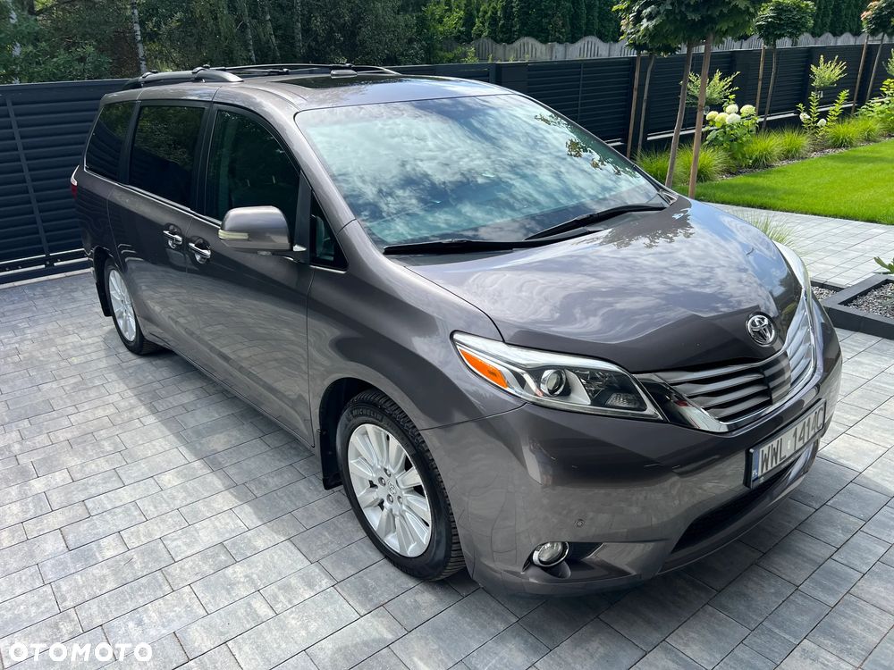 Toyota Sienna - 1