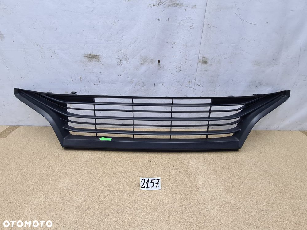 Toyota Yaris 4 IV od 20r 531120D810 atrapa kratka środkowa zderzaka przód - 1