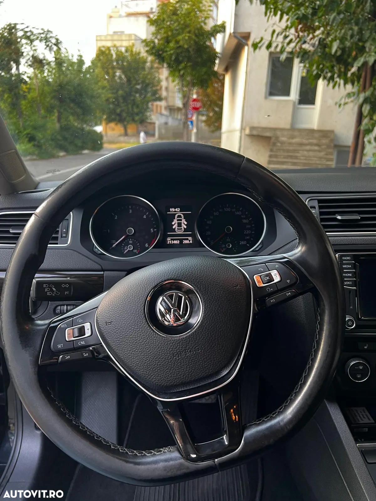 Volkswagen Jetta - 4