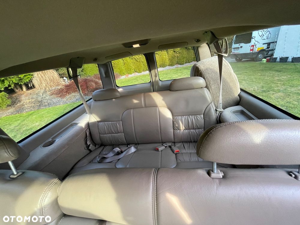 Chevrolet Suburban - 11