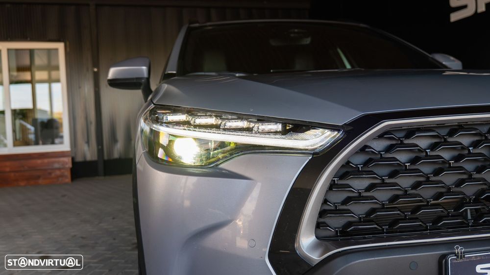 Toyota Corolla Cross 2.0 Hybrid Luxury - 17