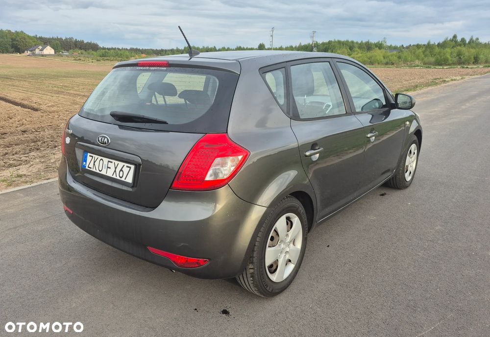 Kia Ceed - 14