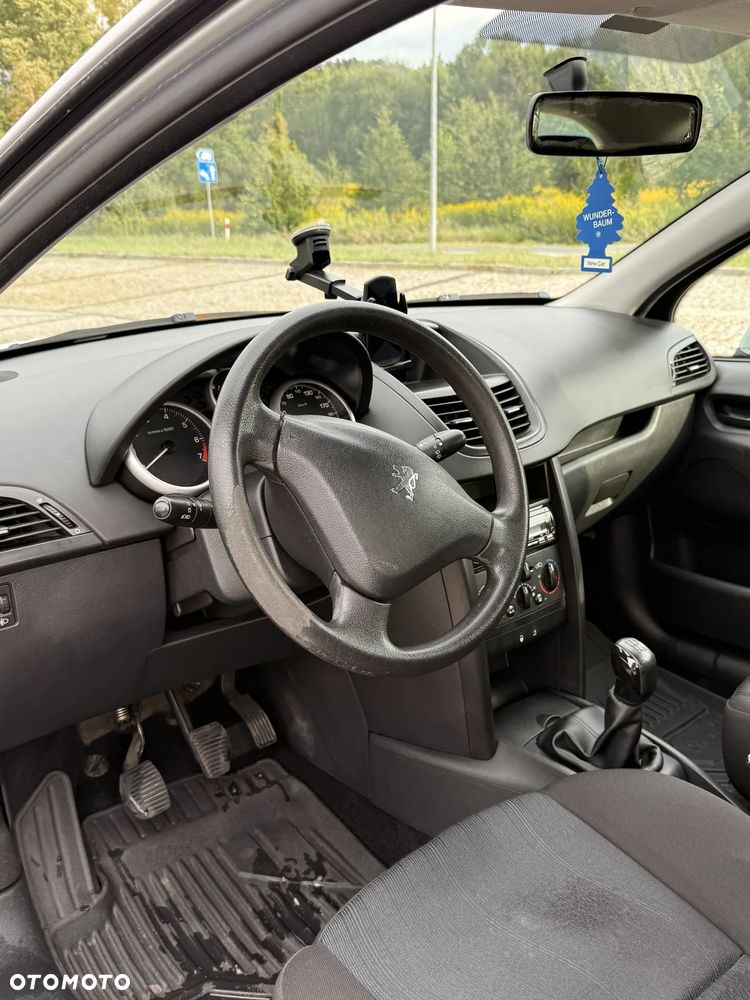 Peugeot 207 - 13