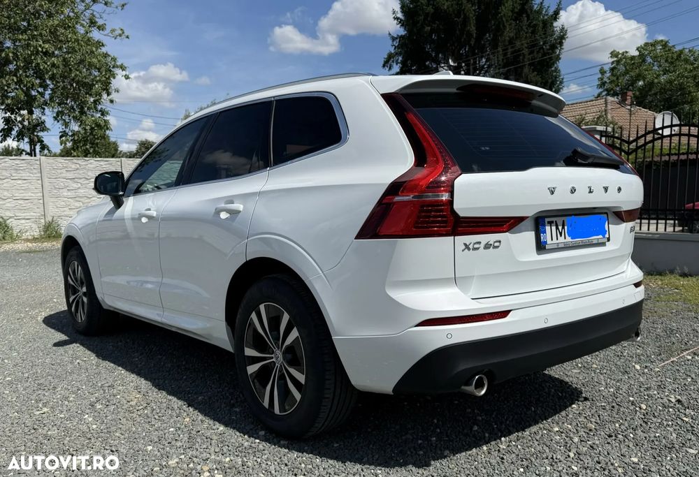 Volvo XC 60 B4 MHEV AWD Momentum Pro - 6