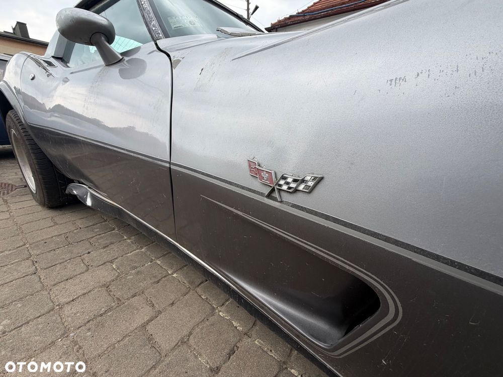 Chevrolet Corvette - 16