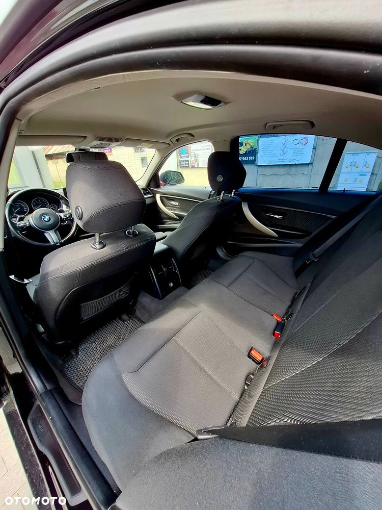 BMW Seria 3 325d Sport - 14