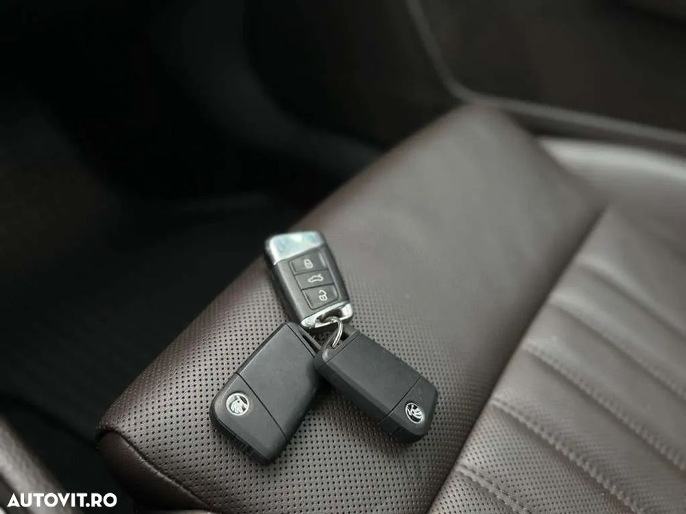 Skoda Superb Combi 2.0 TDI DSG Laurin & Klement - 32