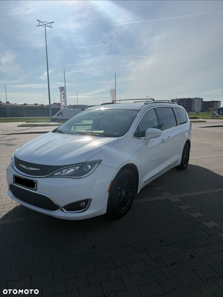 Chrysler Pacifica - 2