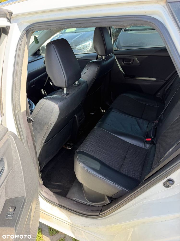 Toyota Auris - 11