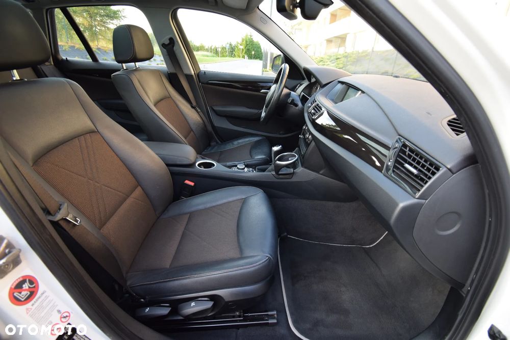 BMW X1 sDrive18d xLine - 24
