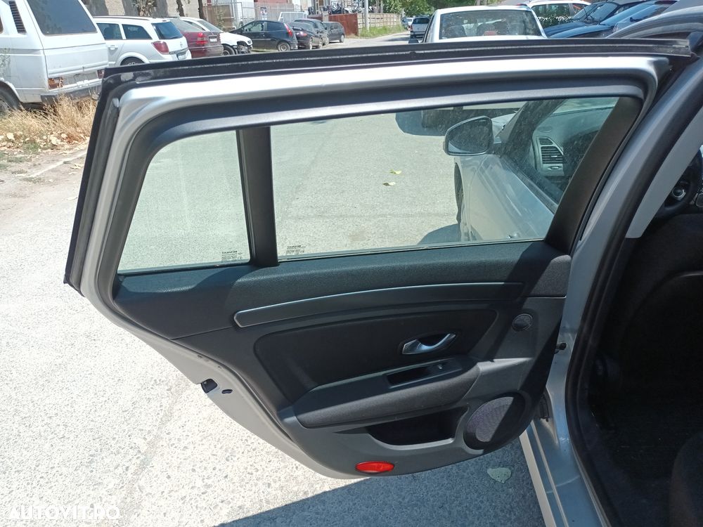 Dezmembrari  Renault LAGUNA 3  2007  > 0000 2.0 dCi (BT08, BT0K, BT0J - 12