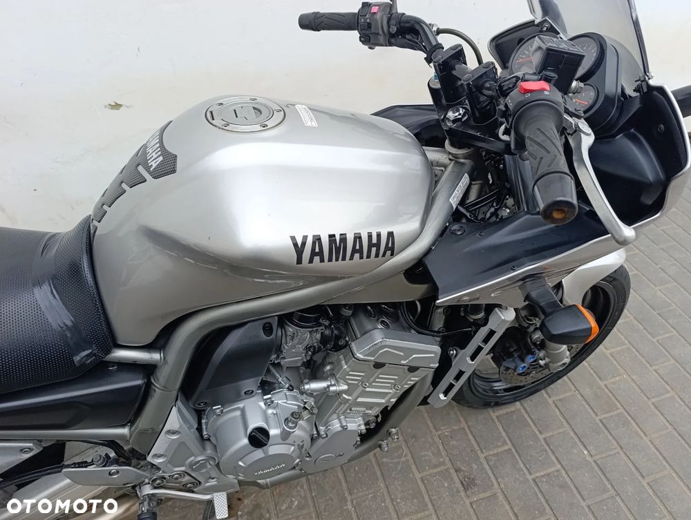 Yamaha FZS - 25