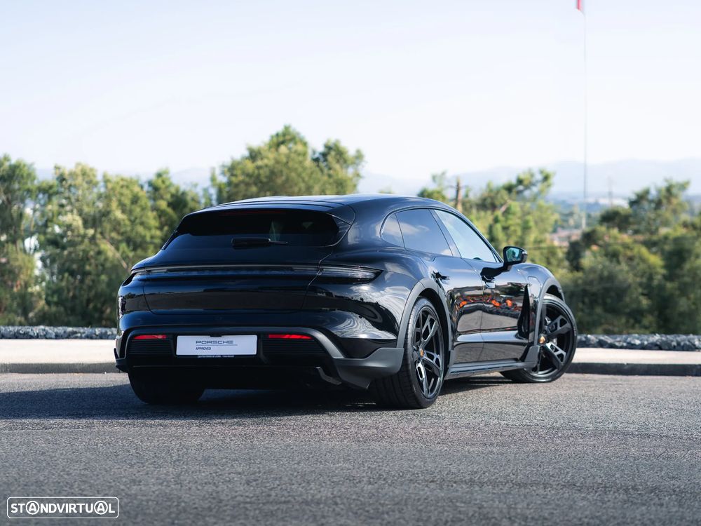 Porsche Taycan Cross Turismo 4 - 7