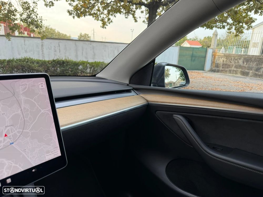 Tesla Model Y - 25