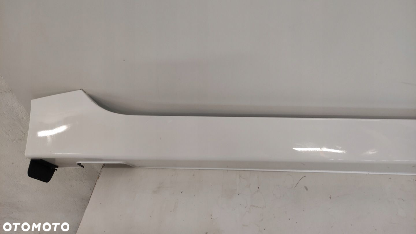 HYUNDAI IONIQ LISTWA PROGOWA PRAWA T8S 17-22 - 2