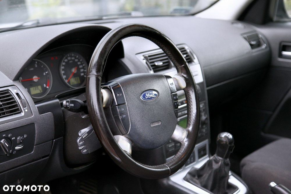 Ford Mondeo 2.0 TDCi Ghia - 10