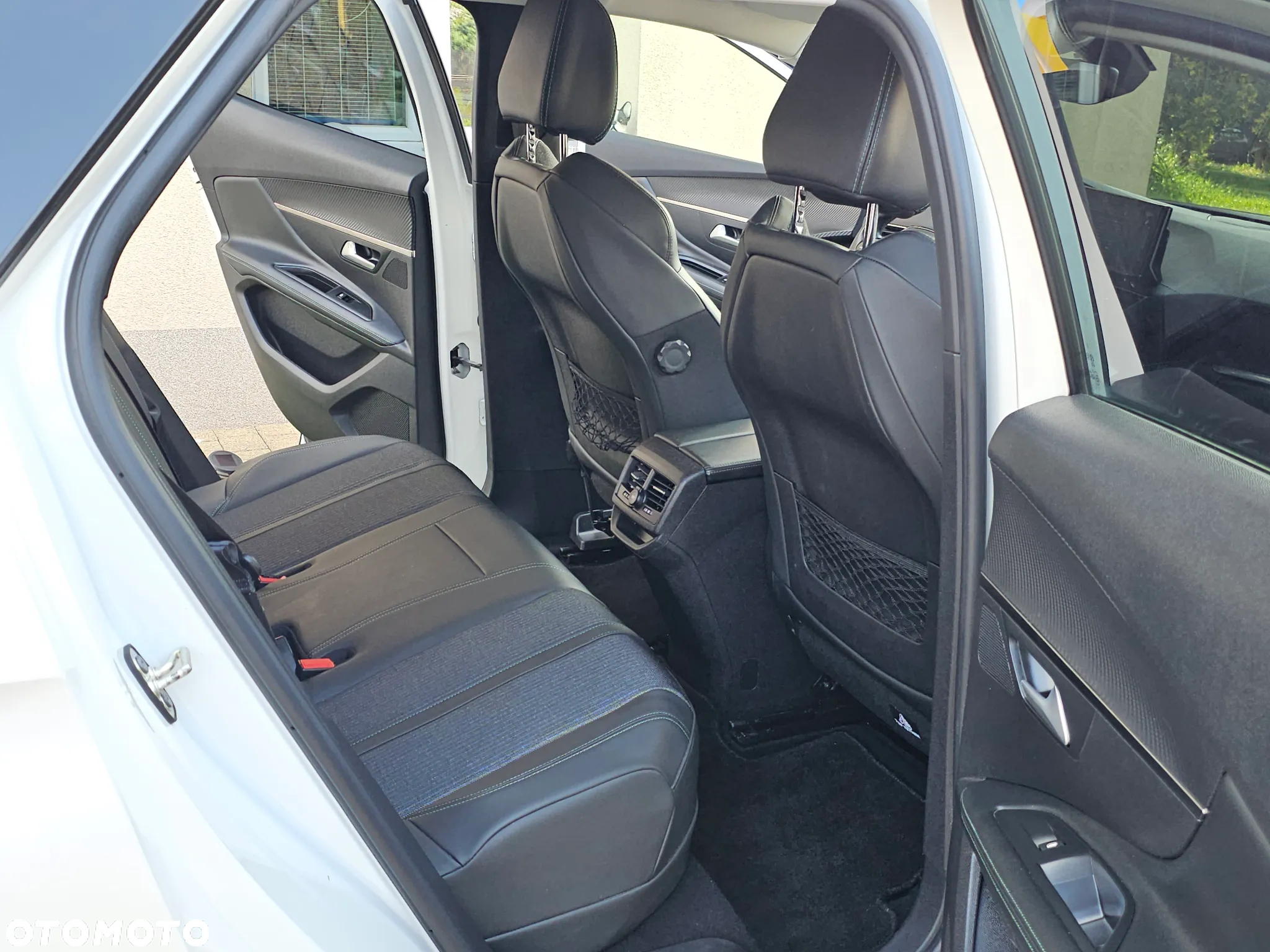Peugeot 3008 Plug-In Hybrid 225 e-EAT8 Allure Pack - 36