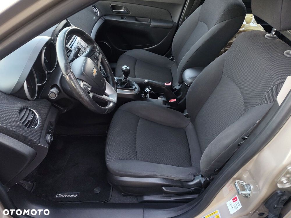 Chevrolet Cruze - 15
