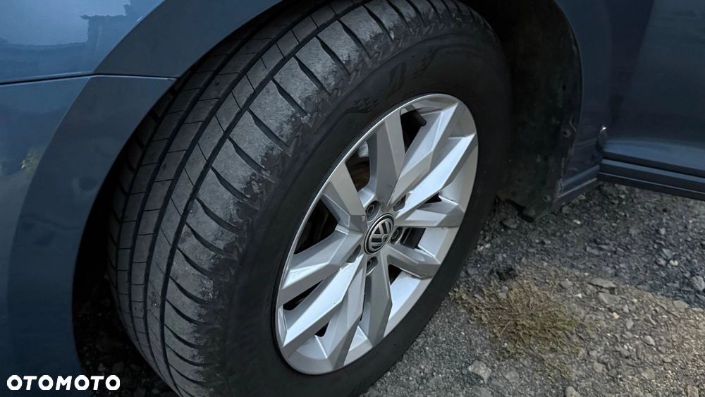 Volkswagen Passat - 15