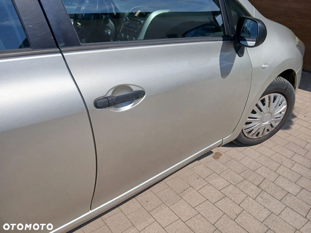 Toyota Auris 1.4 VVT-i Terra - 7