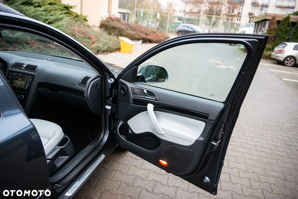 Skoda Octavia 1.8 TSI DSG Laurin & Klement - 25