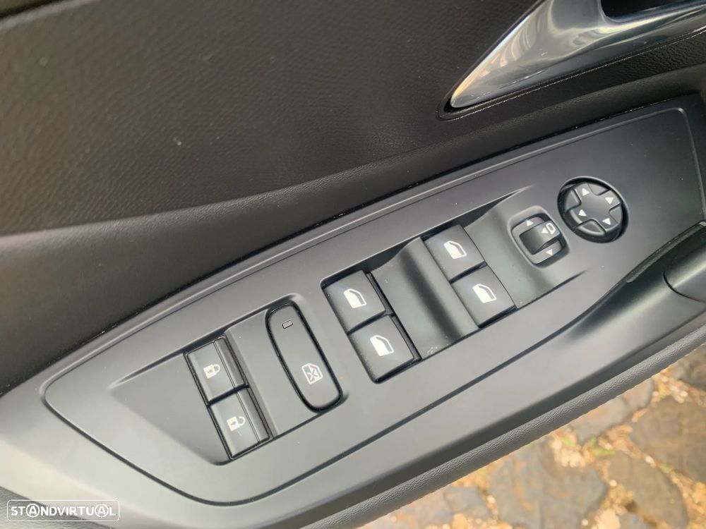 Peugeot 308 SW 1.6 Hybrid Allure Pack e-EAT8 - 25