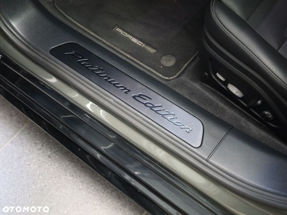 Porsche Panamera - 22
