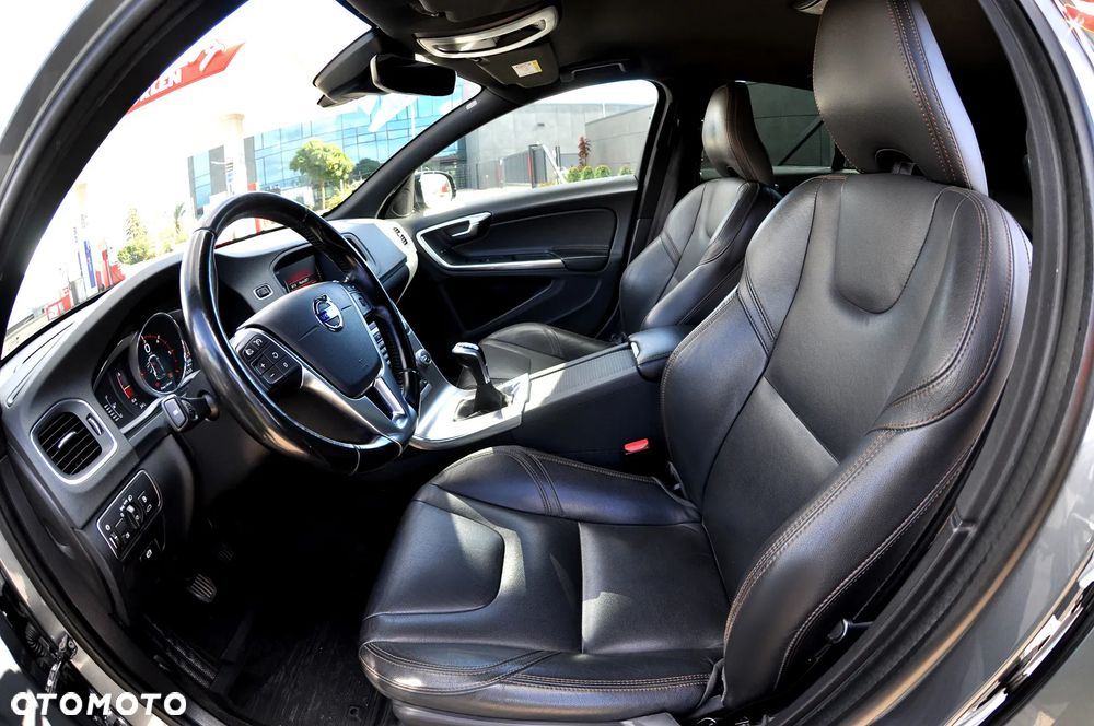 Volvo V60 Cross Country D3 Drive-E Summum - 17