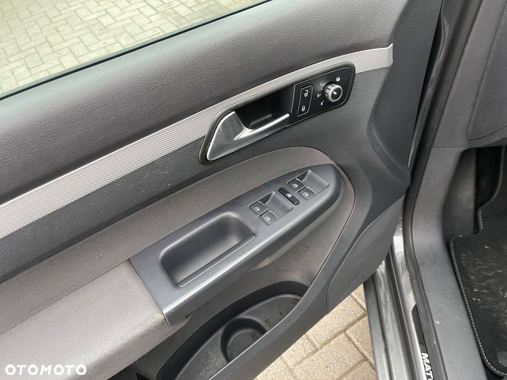 Volkswagen Touran 2.0 TDI DPF DSG MATCH - 10
