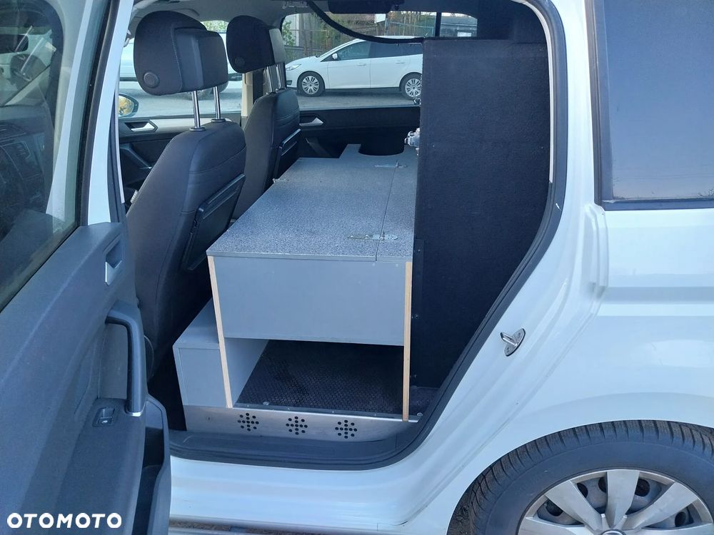 Volkswagen Touran - 14