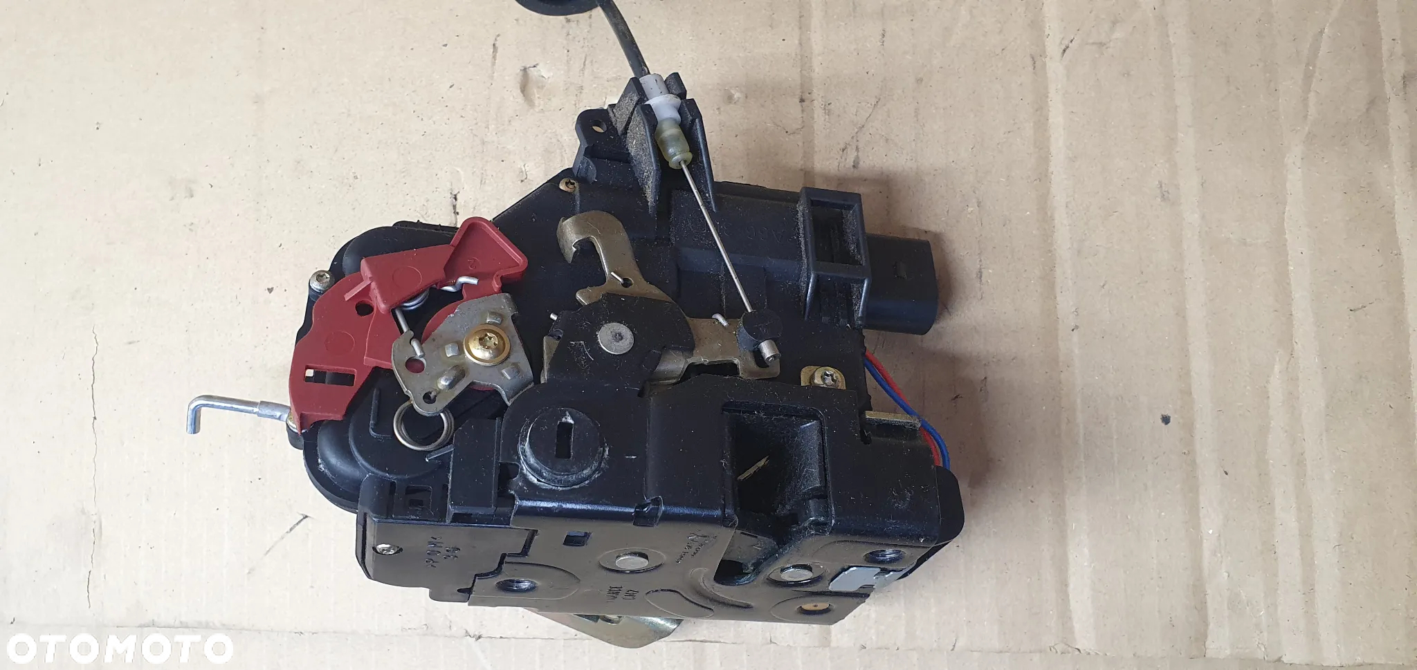 Zamek lewy tył tylny lewy Audi A4 B6 4B0839015D - 3