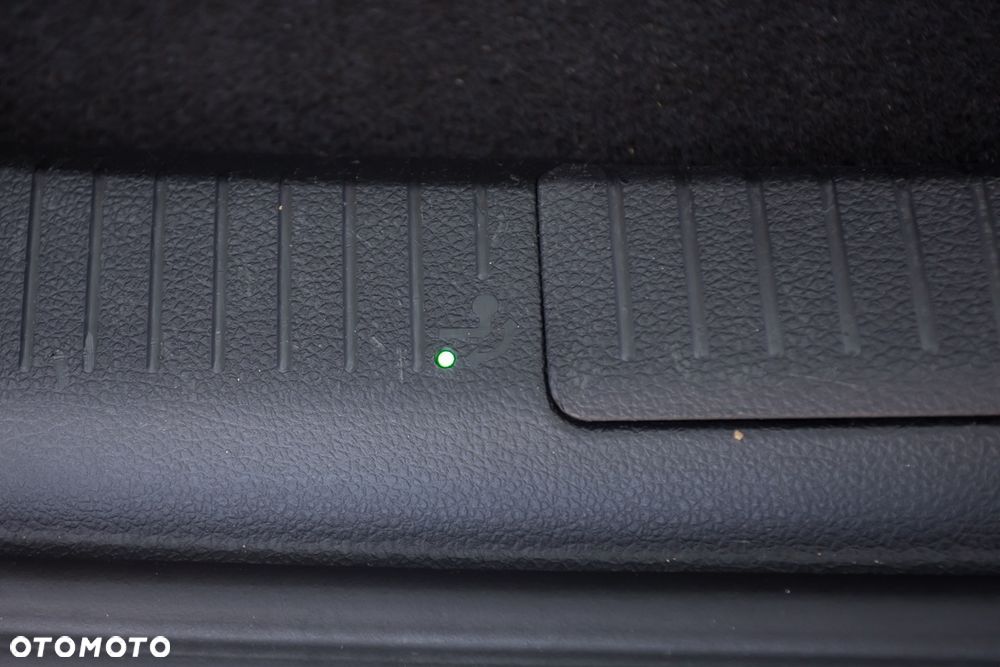 Volkswagen Golf Variant 2.0 TDI (BlueMotion Technology) Comfortline - 35