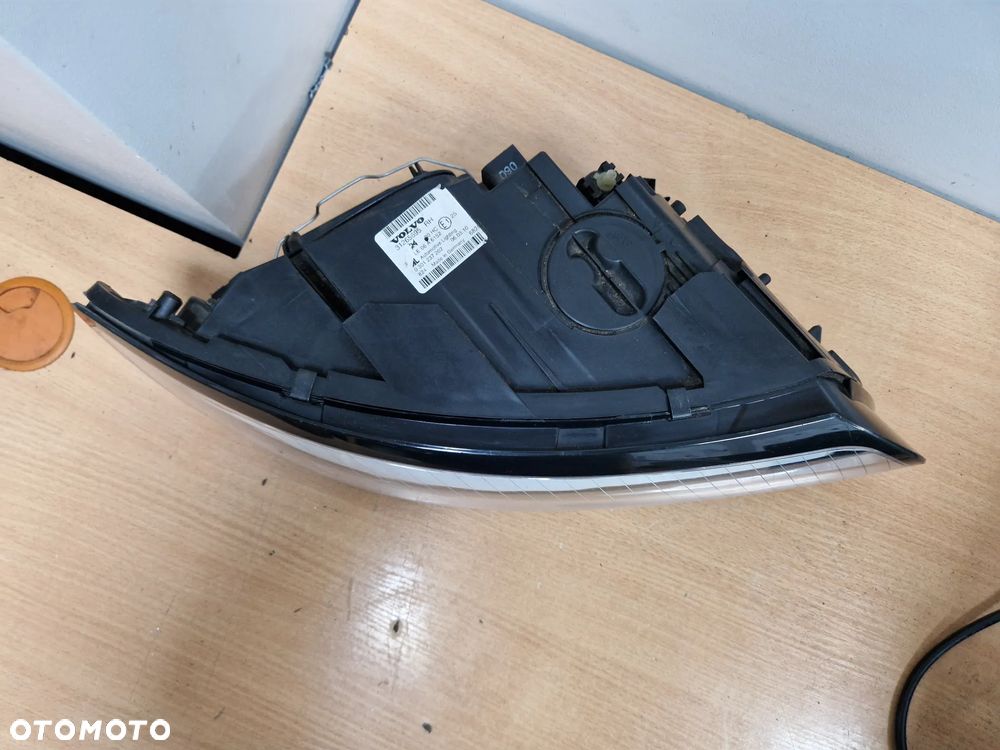LAMPA PRAWA PRZEDNIA VOLVO V50 LIFT 07-12 EUROPA - 6