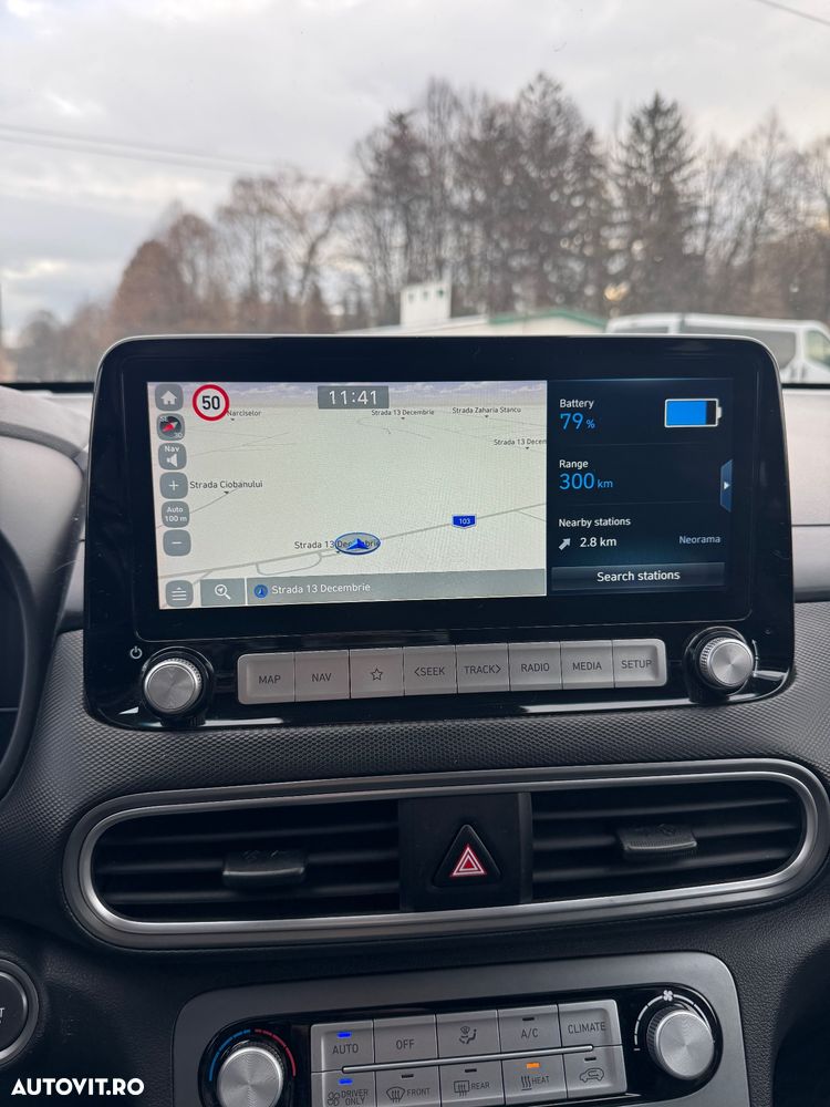 Hyundai KONA Premium - 13