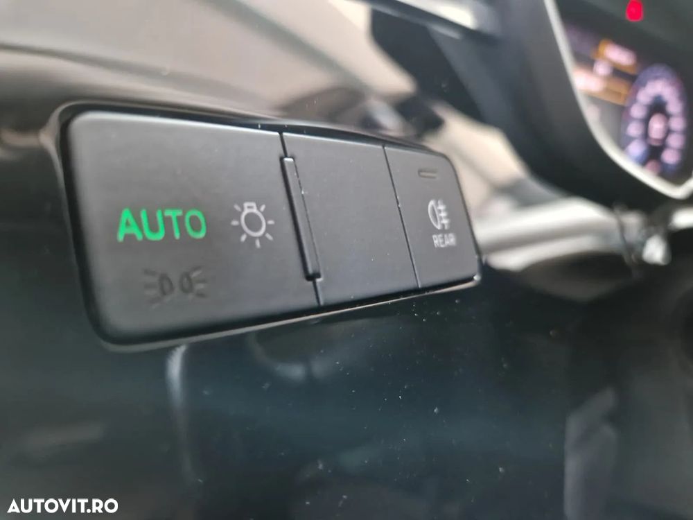 Audi Q3 2.0 35 TDI S tronic quattro Advanced - 17