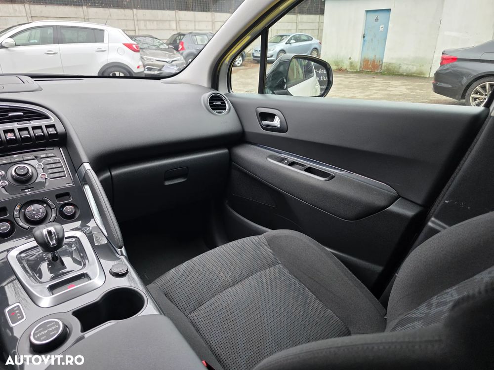 Peugeot 3008 Hybrid4 - 17