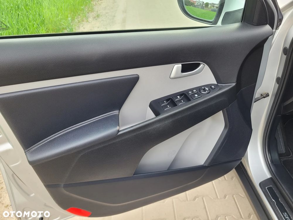 Kia Sportage 1.7 CRDI 2WD ISG Dream-Team Edition - 8