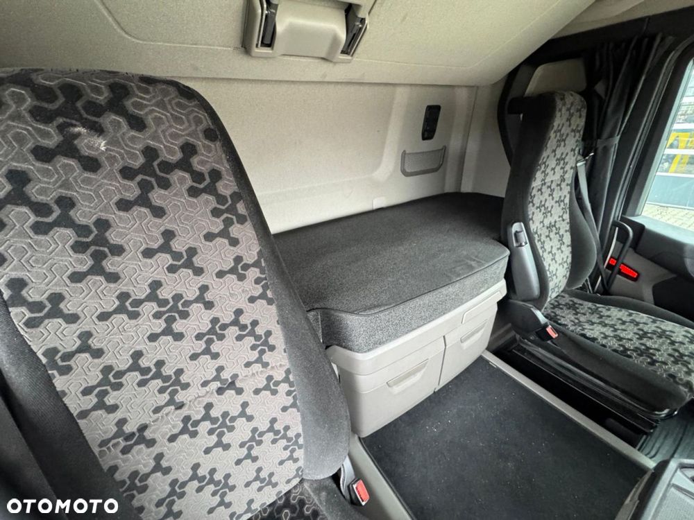 Scania hydraylika Hyva / przód na poduszkach - 17