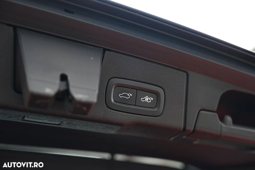 Volvo XC 60 B4 D AWD Geartronic Momentum Pro - 38