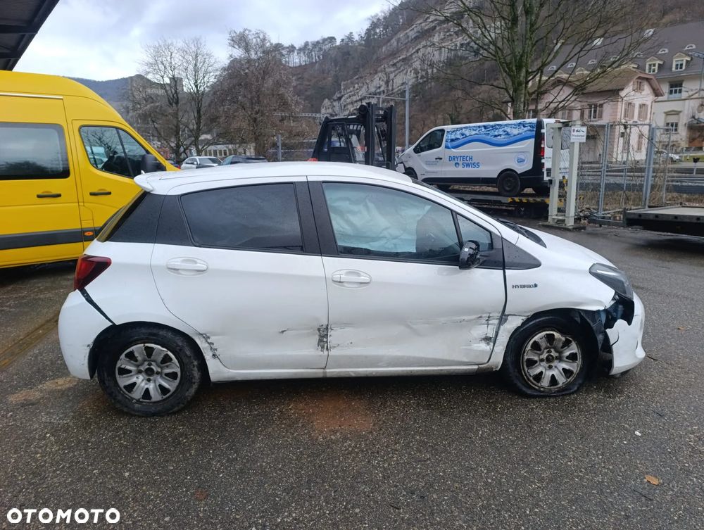 Toyota Yaris Hybrid 100 Life - 2
