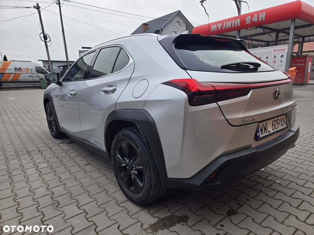 Lexus UX 250h - 7
