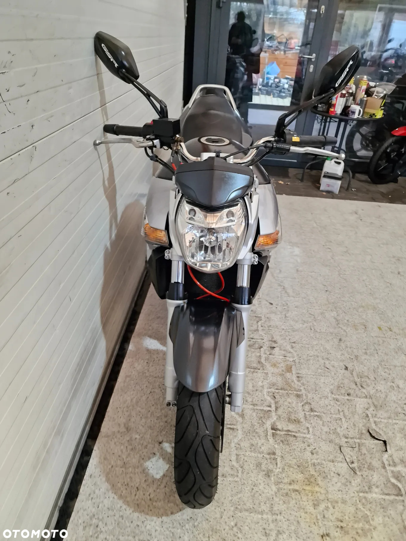 Suzuki GSR - 13