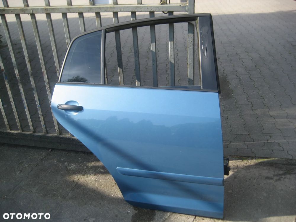 vw golf 5 plus 6 plus drzwi tył  prawe kod LA5S - 3
