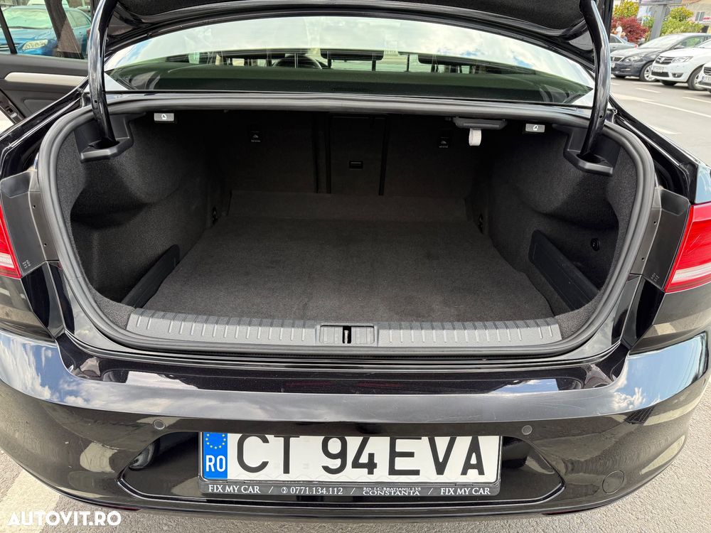 Volkswagen Passat - 11