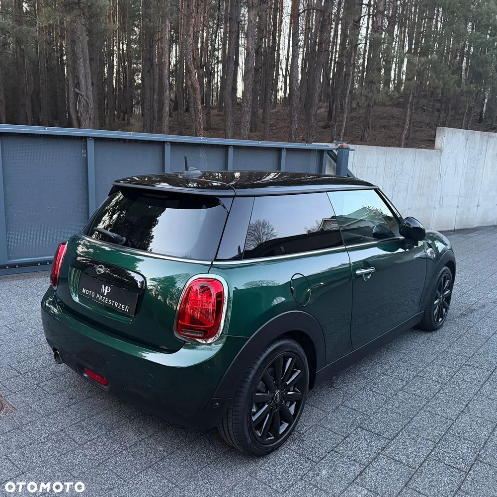 MINI Cooper Essential Trim - 32