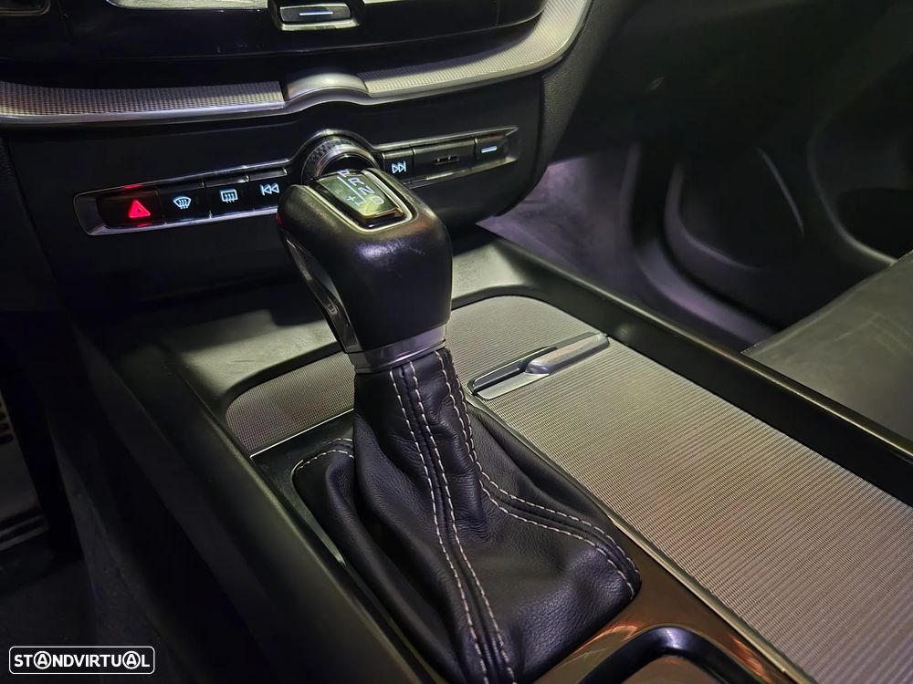 Volvo XC 60 2.0 D4 R-Design Geartronic - 29