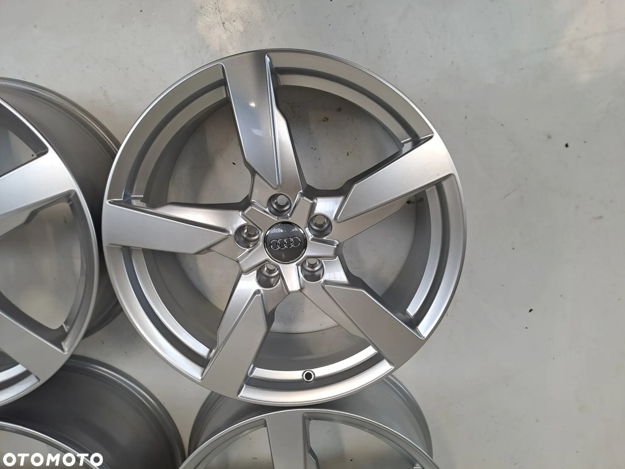 FELGI ALUMINIOWE 5x112 8Jx19 CALI ET52 8S0601025AG AUDI TT A3 A4 A5 A6 DEMO Komplet - 4
