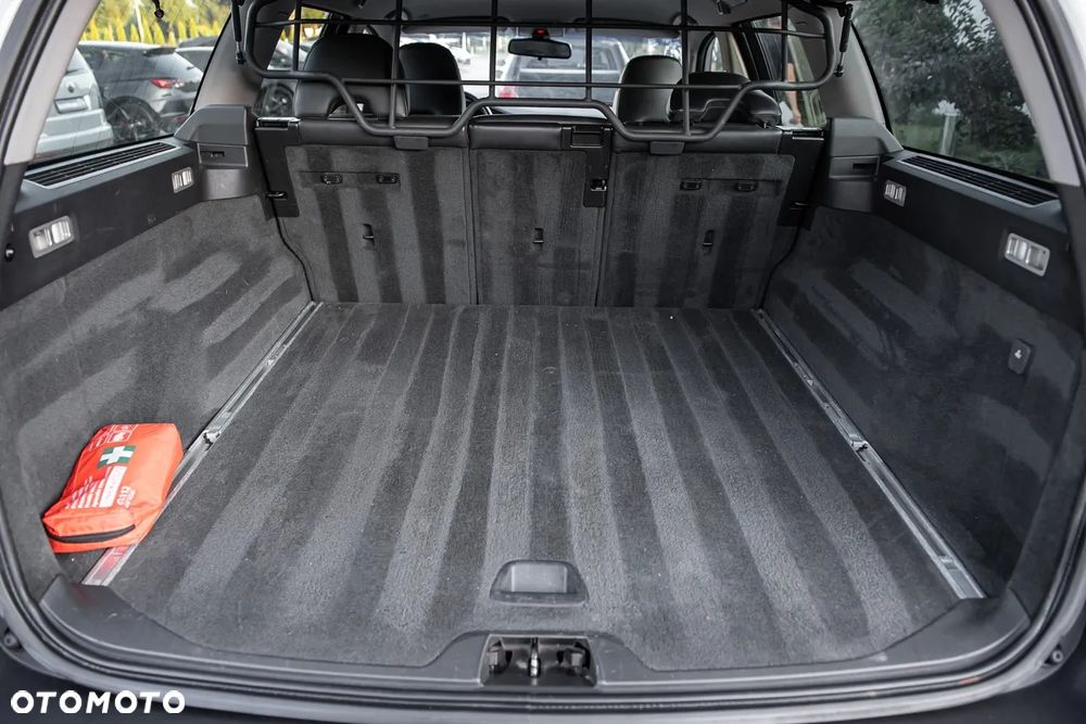 Volvo XC 70 D5 AWD Kinetic - 27