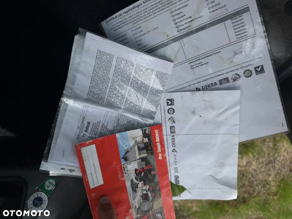 Bobcat S450 ładowarka 4x4 wózek terenowy. Łyżka. Pełne sterowanie z dżojstika jazda i praca. Aktualne serwisy DEKRA 2026r. Dokumentacja Pełna. Silnik Kubota 4cyl 55km. Maszyna Jak Nowa z Salonu! Pochodzi z Norweskiego Gospodarstwa! 2019 rok 1880 mtg! Zero luzów i wycieków. Bardzo mocna i wydajna maszyna o małych gabarytach! Idealna do stajni oraz Budownictwa. OKAZJA TANIO 3 wyjścia Hydrauliczne pod urządzenia!! - 8