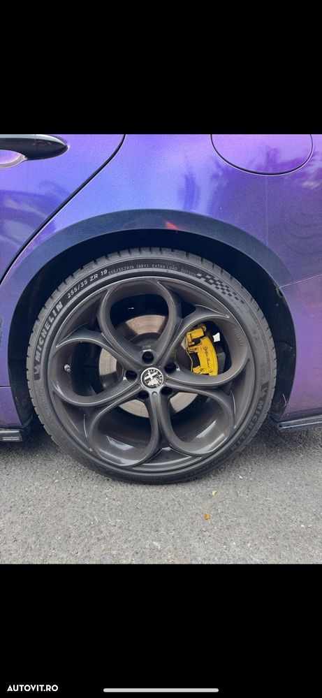 Alfa Romeo Giulia 2.0 Turbo 16V AT8-Q4 Veloce - 11